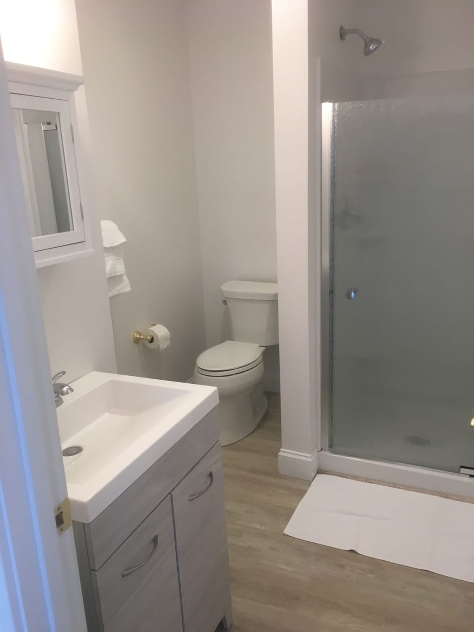Private bathroom to third ensuite room. 