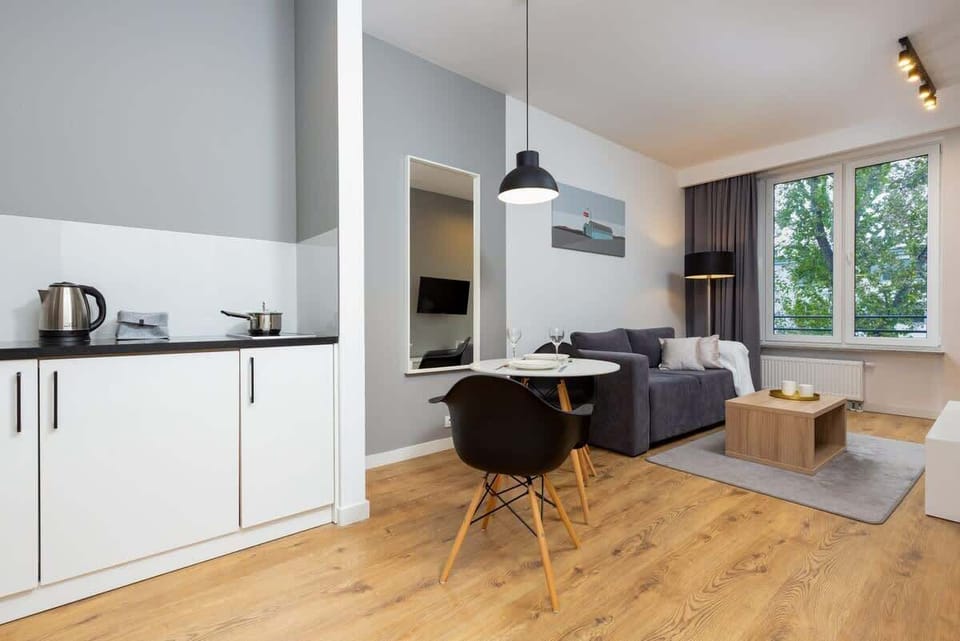 Kitchenette with plenty of kitchen utensils and dishes. 