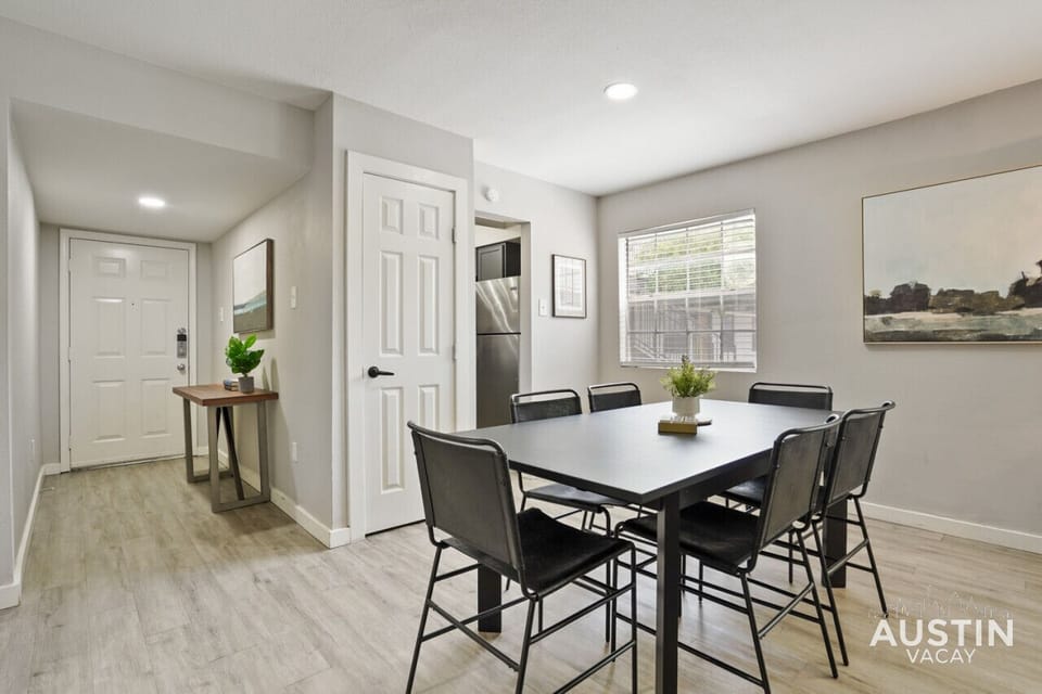 Dining space for 6 next to the living room