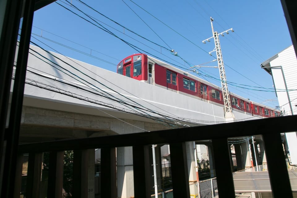 7 minutes walk to Kyoto Station Hachijo Exit, 11 minutes walk to Toji Temple