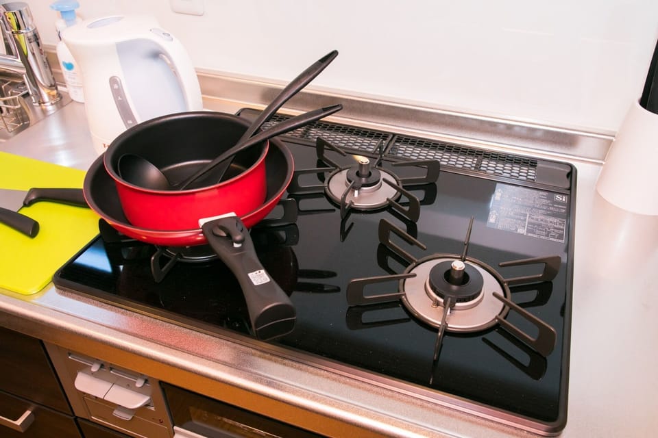 3 stove / cooking utensil