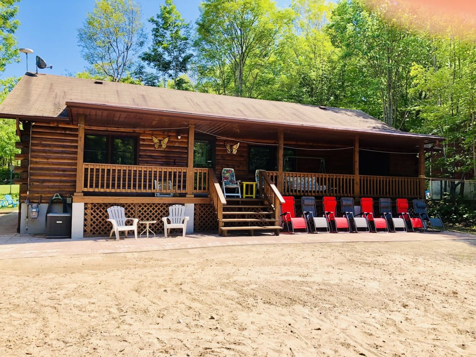 Luxury log cabin on 1 acre property