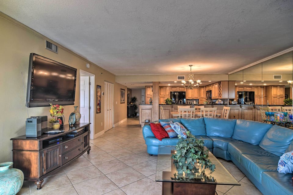 Living Space | Smart TV | Free WiFi | Central A/C