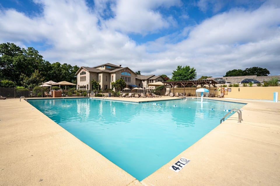 Enjoy resort-style amenities at Pointe Royale Golf Village including 3 pools, hot tub, fitness center, tennis & pickleball courts, hiking trails, playgrounds, PGA golf, The Grille, and access to Lake Taneycomo!