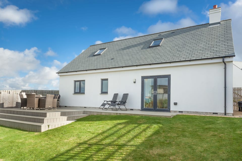 Endymion, Porthtowan. The enclosed garden and terrace, with outdoor furniture and barbecue area