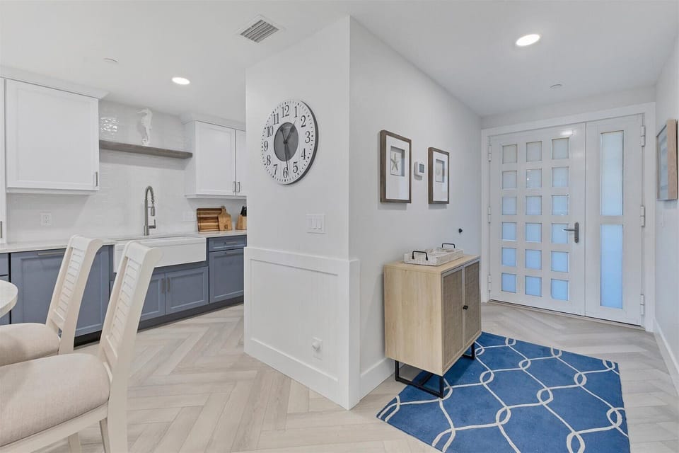 Beachplace 4-104 by FVC