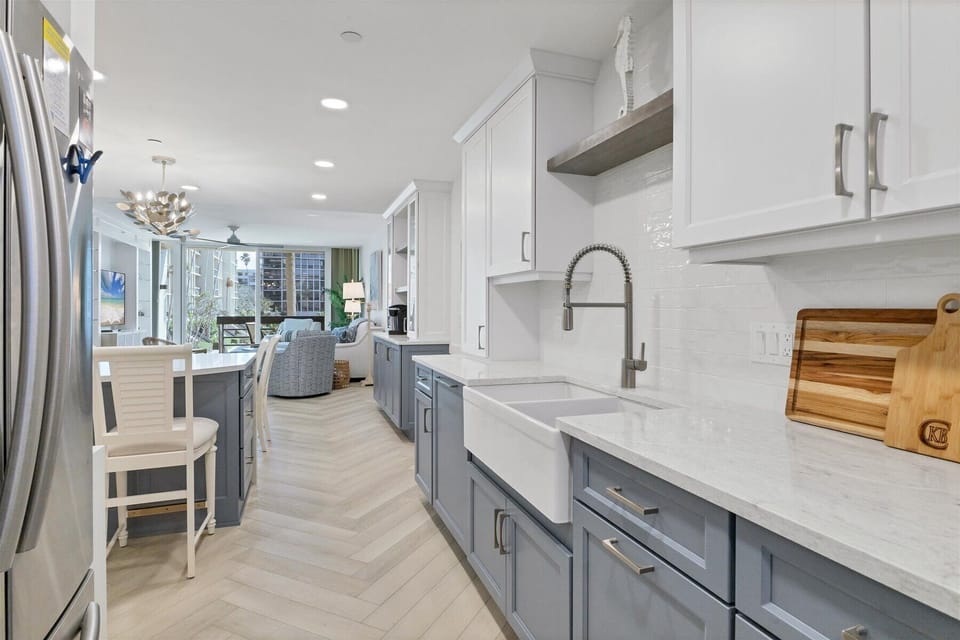 Beachplace 4-104 by FVC - Kitchen
