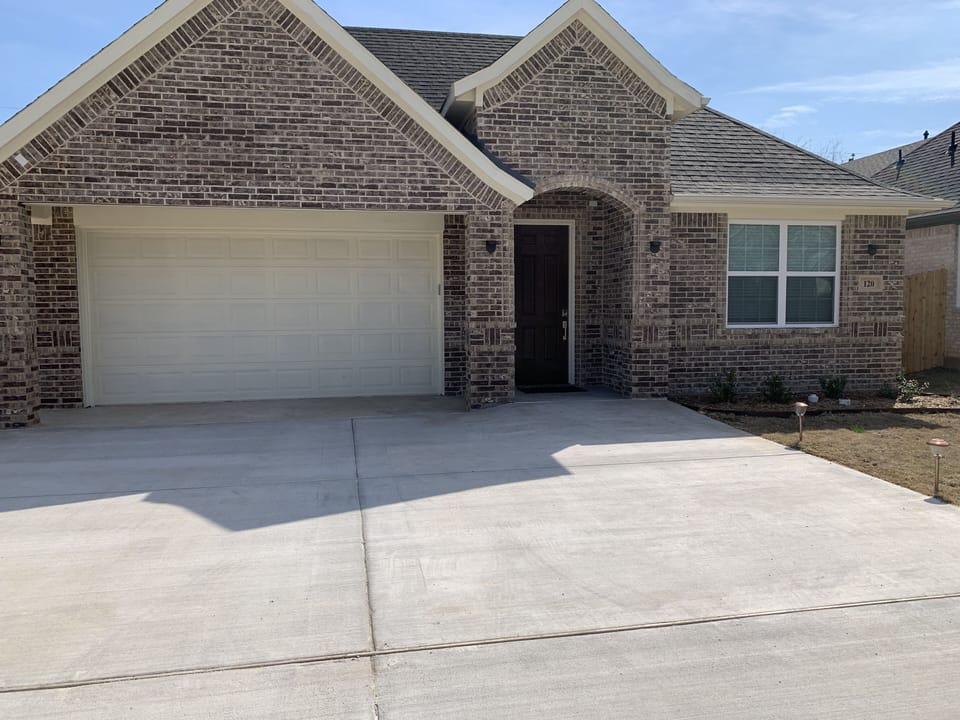 House frontage with several cars parking space 