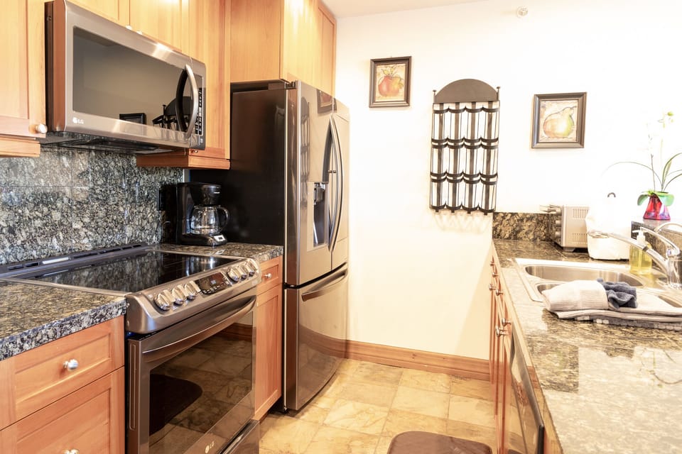 Full Kitchen.