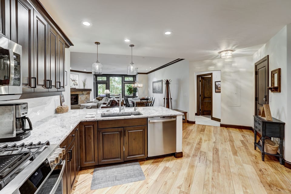 Condo, 3 Bedrooms | Private kitchen | Fridge, oven, coffee/tea maker, toaster
