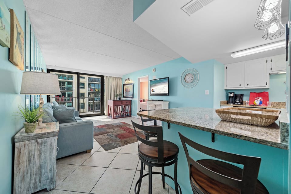 Breakfast bar and kitchen