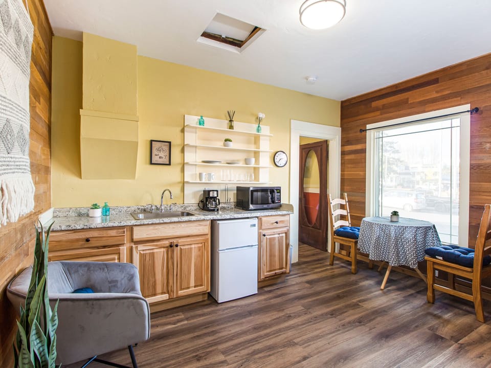 Cozy Corner Suite #3 has a kitchenette with microwave, coffee maker, toaster, mini-fridge, dishes, towel, sponge, soap and paper towels. 
Dining table for two to enjoy morning coffee and a little breakfast. 

++ADULTS ONLY++