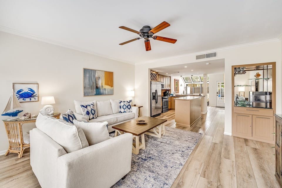 Living Area with Wet Bar and Ice Maker