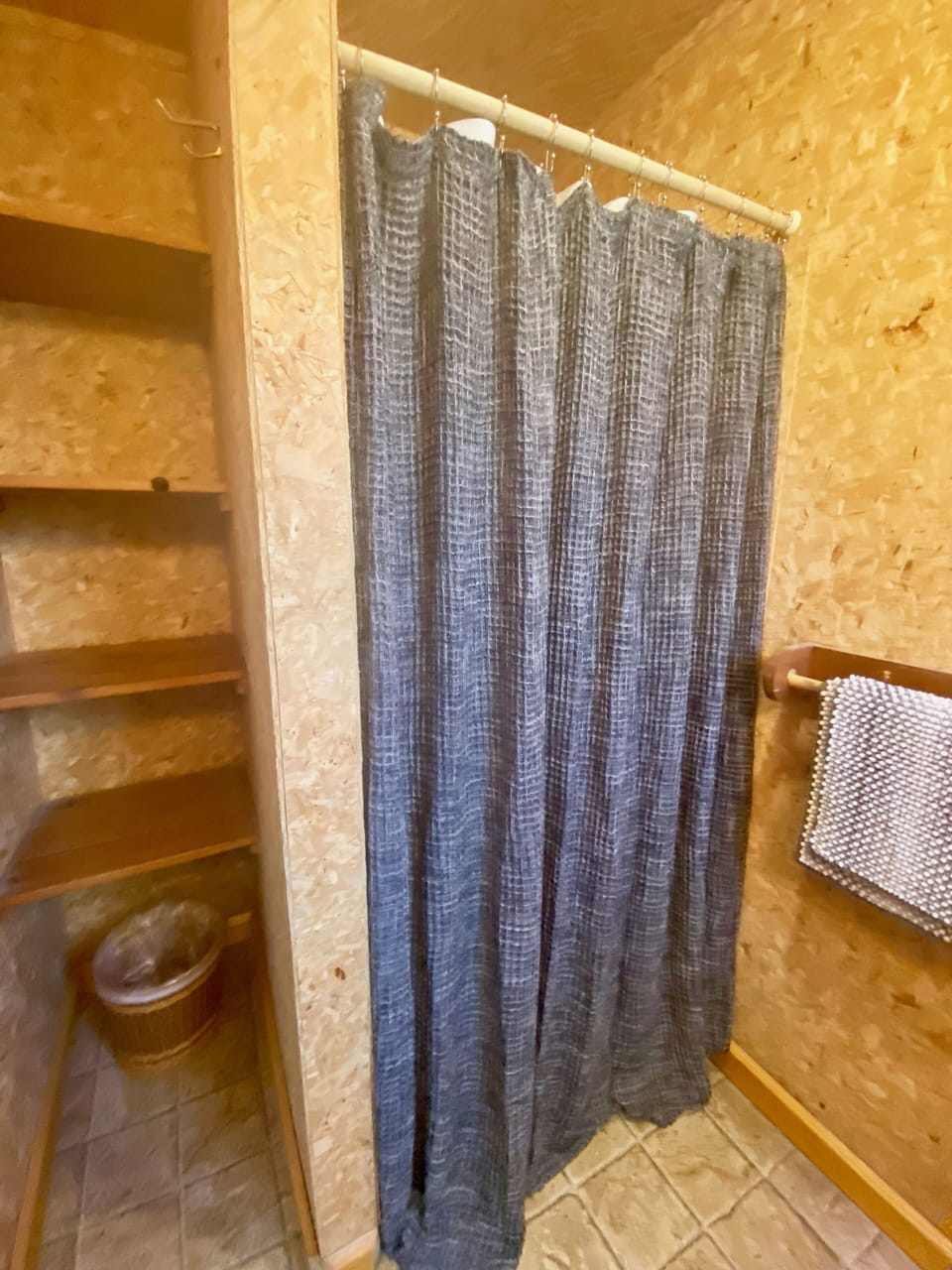 River Recess - Bathroom 1 is an ensuite bathroom to Bedroom 1 with plenty of storage and new softgoods.