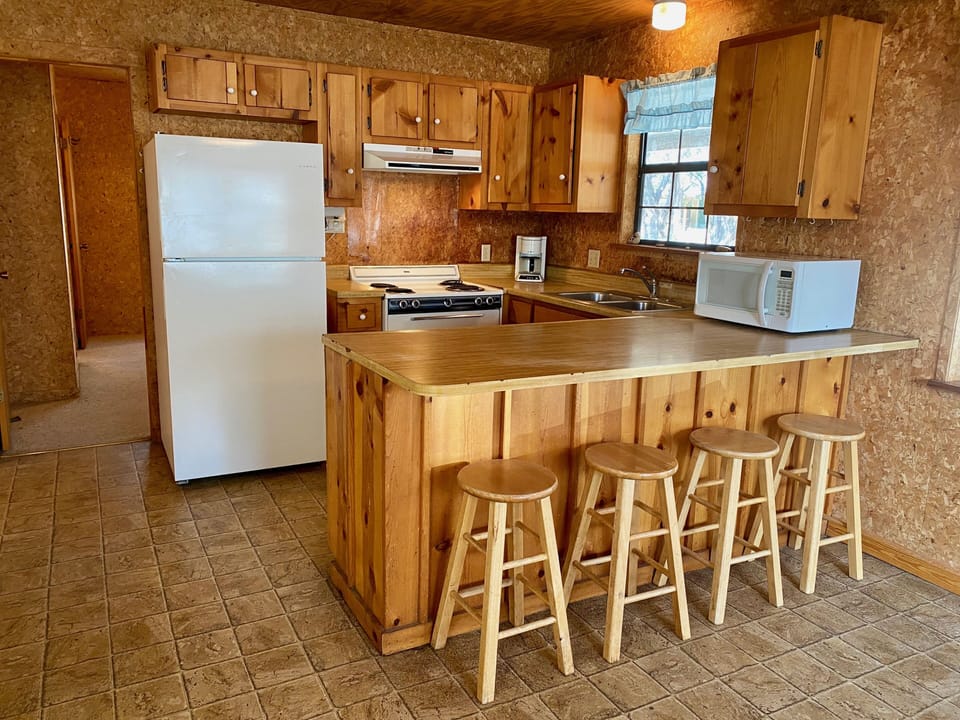 River Recess - Clean, stocked and easy flow kitchen.