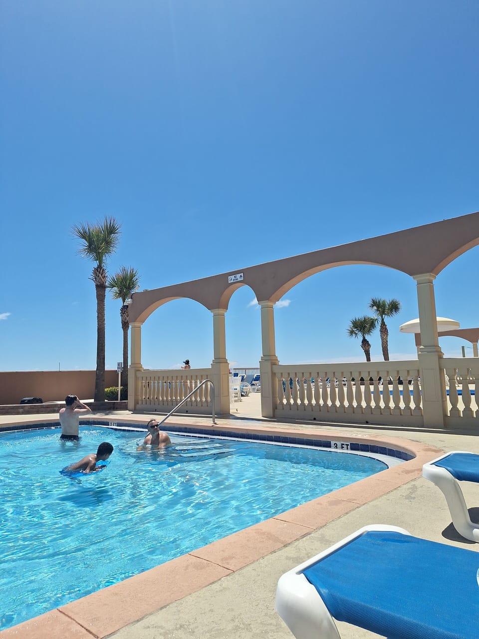 Two Separate Pools!! Two Separate Hot Tubs!! Mushroom Water Fountain!!