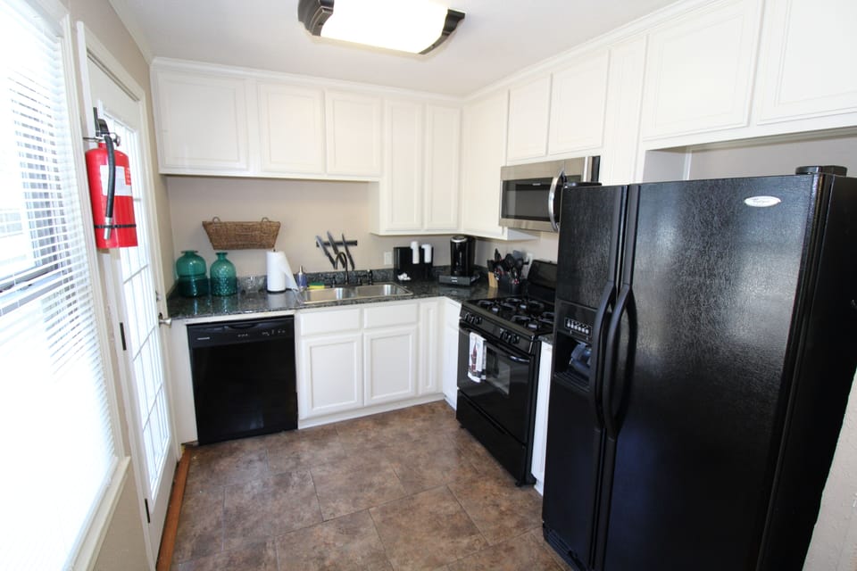 Full kitchen