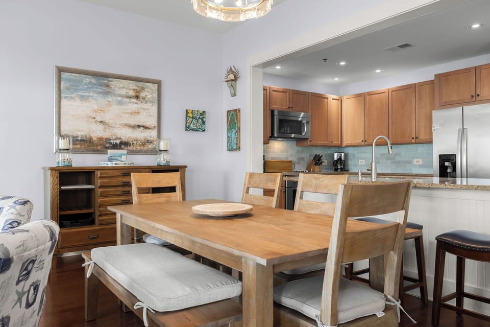 Dining table (brand new)