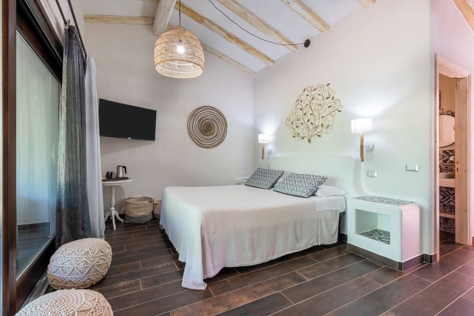 Deluxe Double Room | Pillowtop beds, minibar, in-room safe, desk