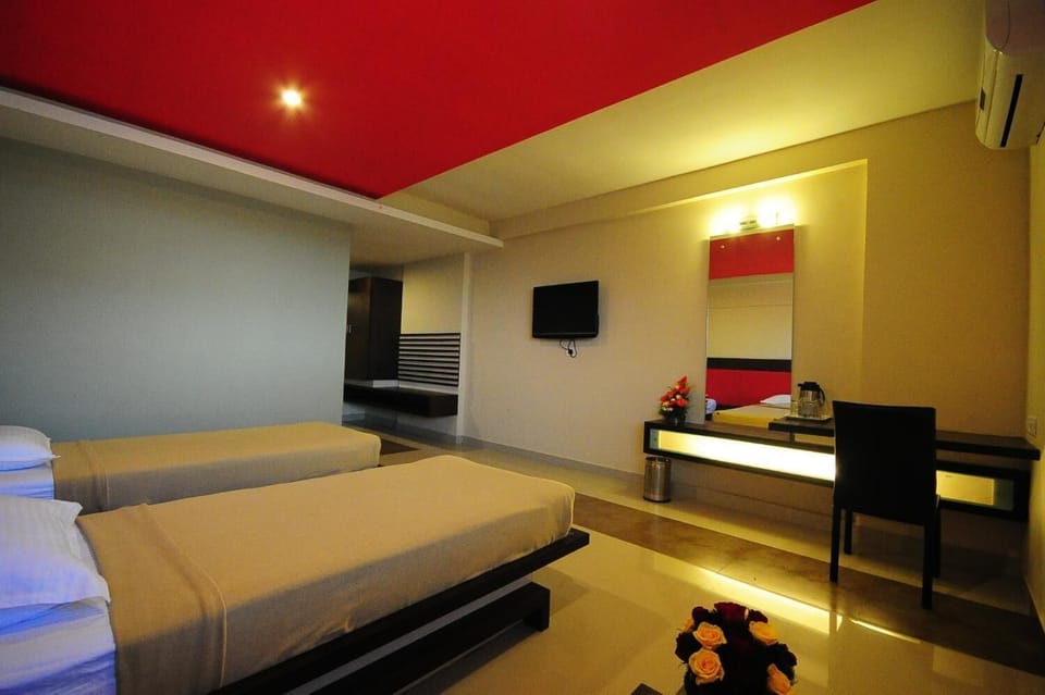 Premium bedding, in-room safe, desk, free WiFi