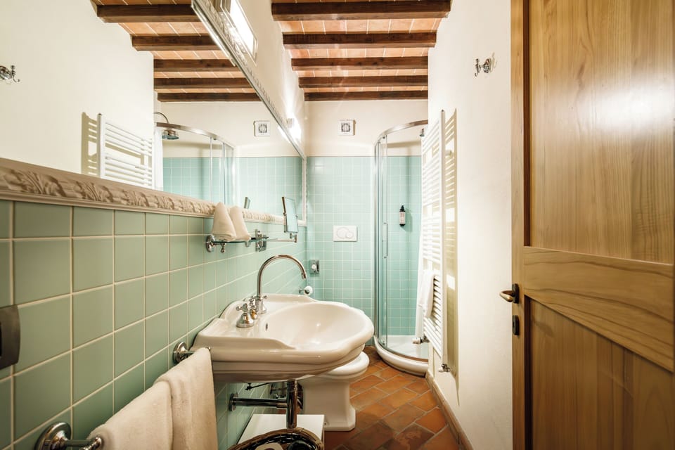 Prestige Suite | Bathroom | Free toiletries, hair dryer, bathrobes, bidet