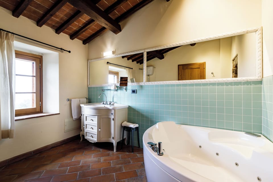 Prestige Suite | Bathroom | Free toiletries, hair dryer, bathrobes, bidet