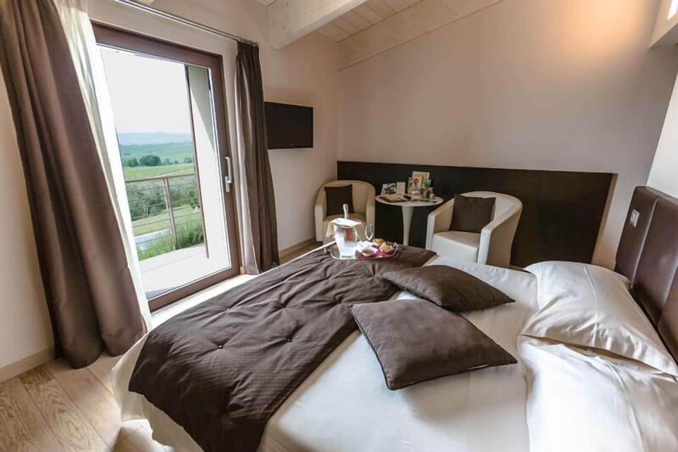In-room safe, blackout drapes, free WiFi, bed sheets