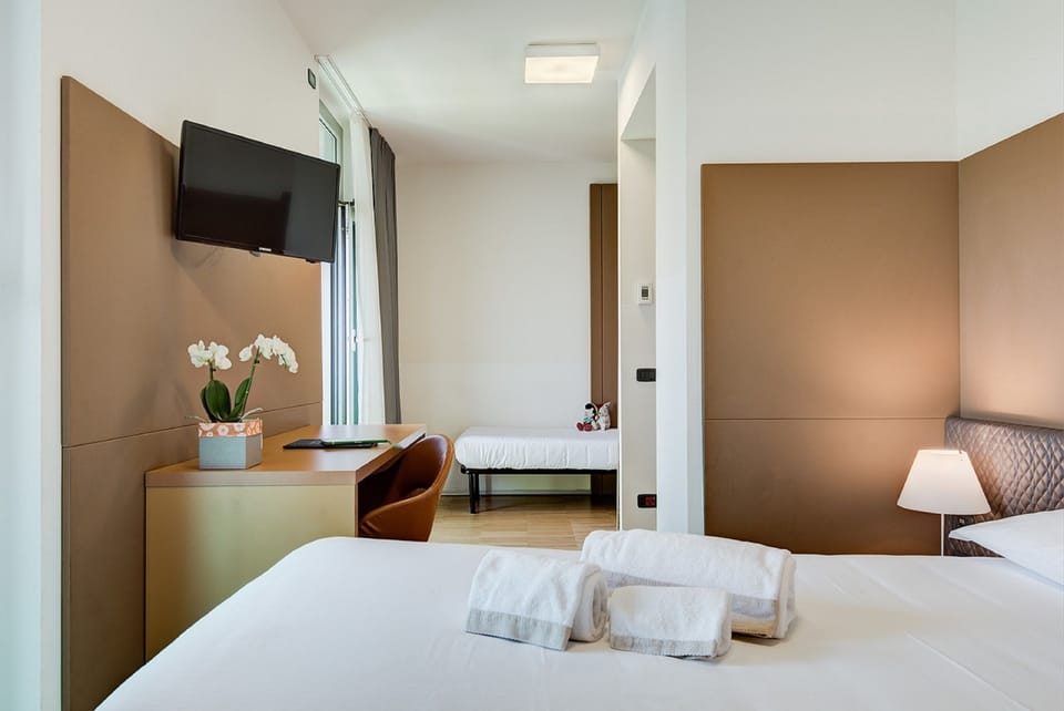 Standard Triple Room | Desk, soundproofing, free WiFi, bed sheets