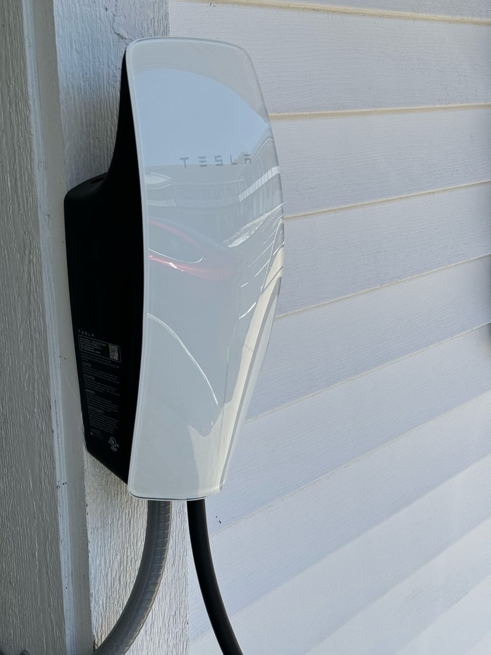 Electric vehicle charging station
