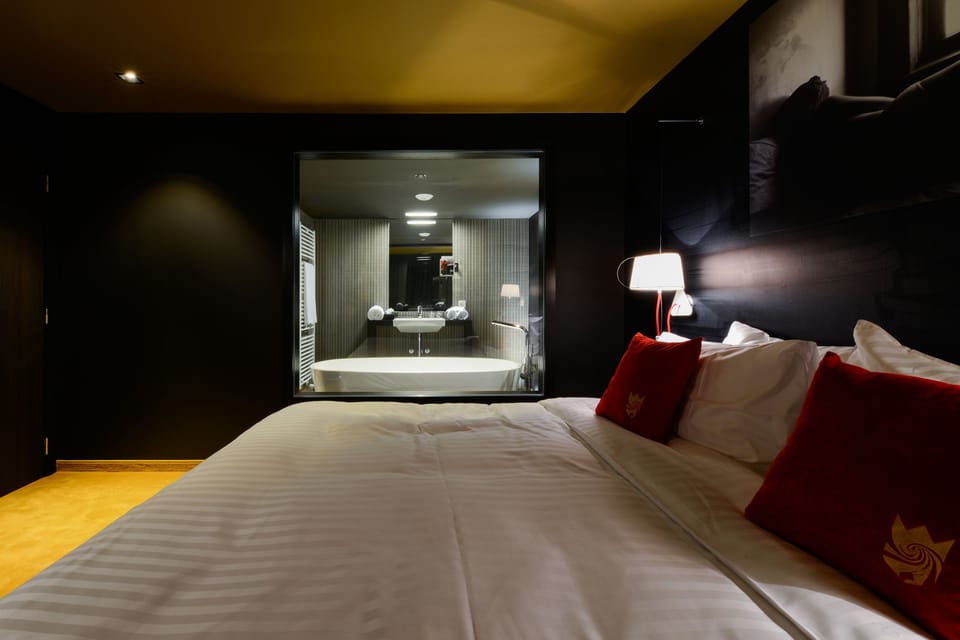 Junior Suite | Premium bedding, down comforters, minibar, in-room safe