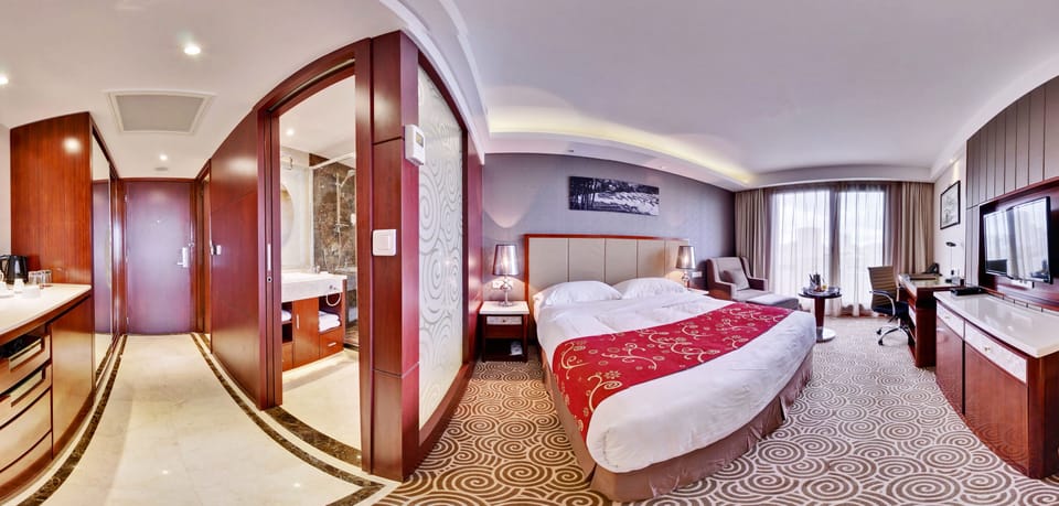 Double Room | Minibar, in-room safe, desk, iron/ironing board (on request)