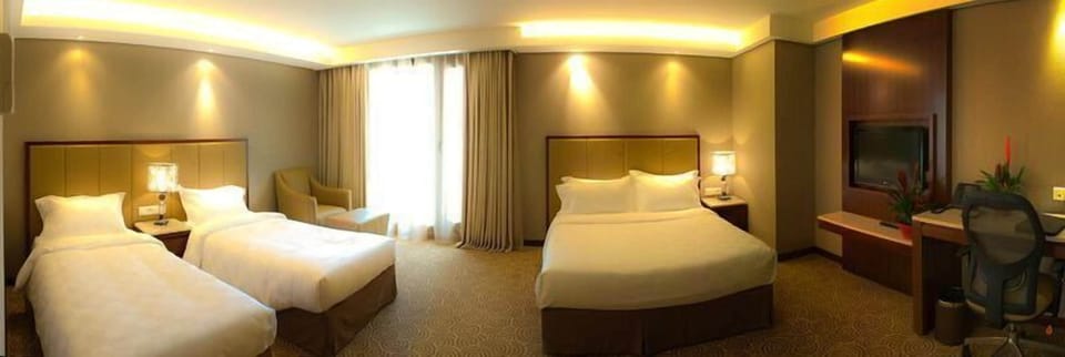 Family Room | Minibar, in-room safe, desk, iron/ironing board (on request)