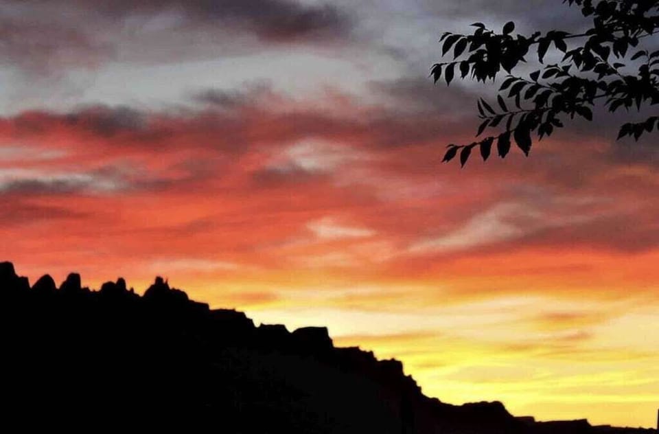 Beautiful views, walking distance to hiking trails