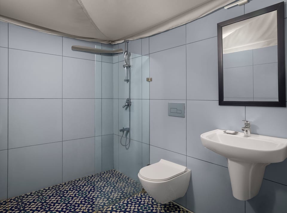 Premium Room, 1 King Bed, Non Smoking, Garden View | Bathroom | Shower