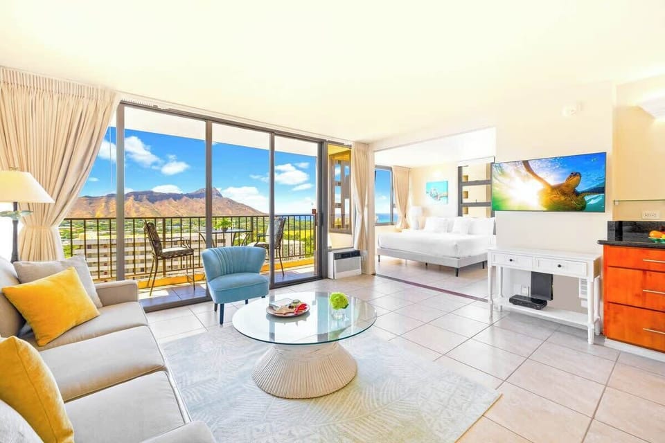 Beautiful 1-bedroom condo with stunning Diamond Head and Ocean views!