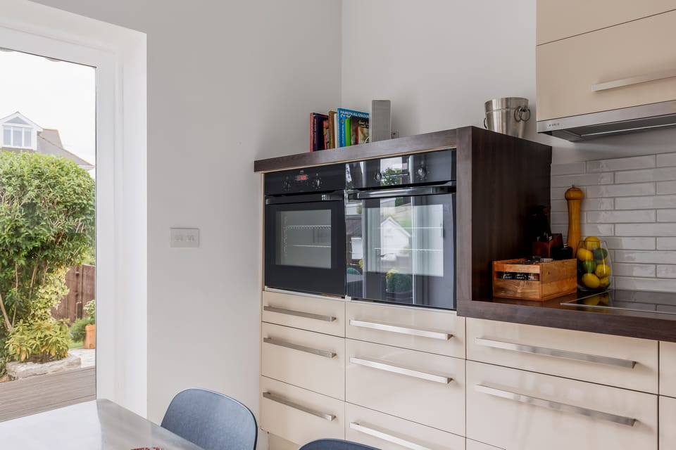 The property has dual ovens for our cooking enthusiasts.