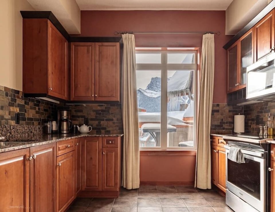 Cooking will never be a chore in this huge kitchen with dishwasher, full size oven, microwave and fridge and incredible mountain views. Kitchen is stocked with coffee, tea, sugar, salt and pepper, and useful items like aluminum foil and cling wrap.