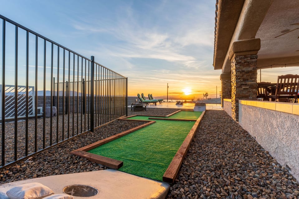 Conhole & Mini Golf Holes 8 & 9 with Amazing Lake View!
