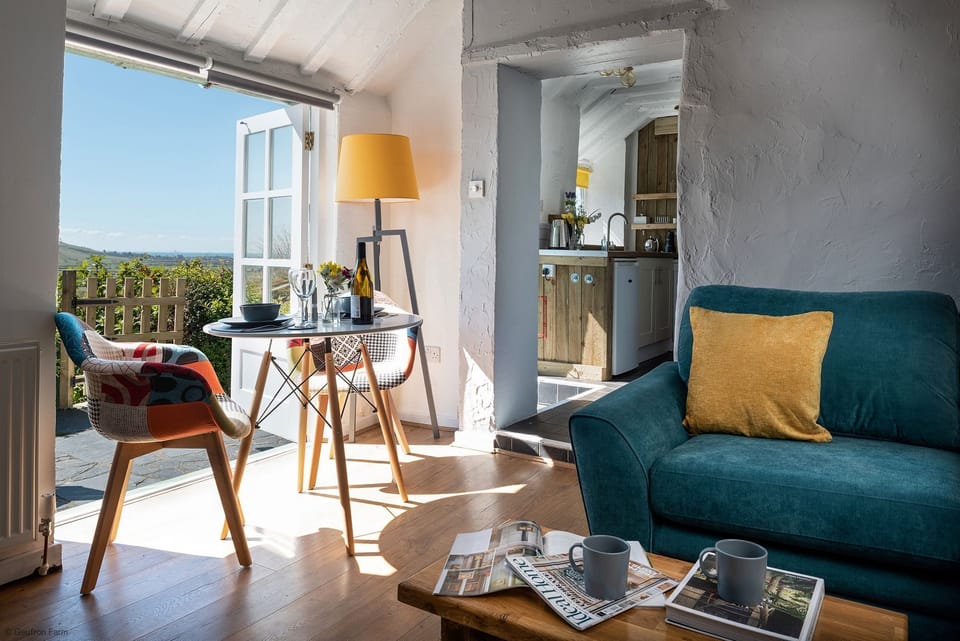 Little Cottage Living & Dining area
