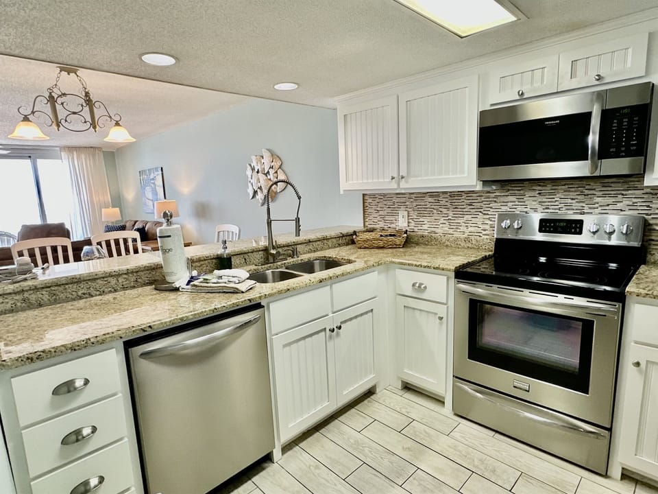 Plenty of counterspace for cooking!