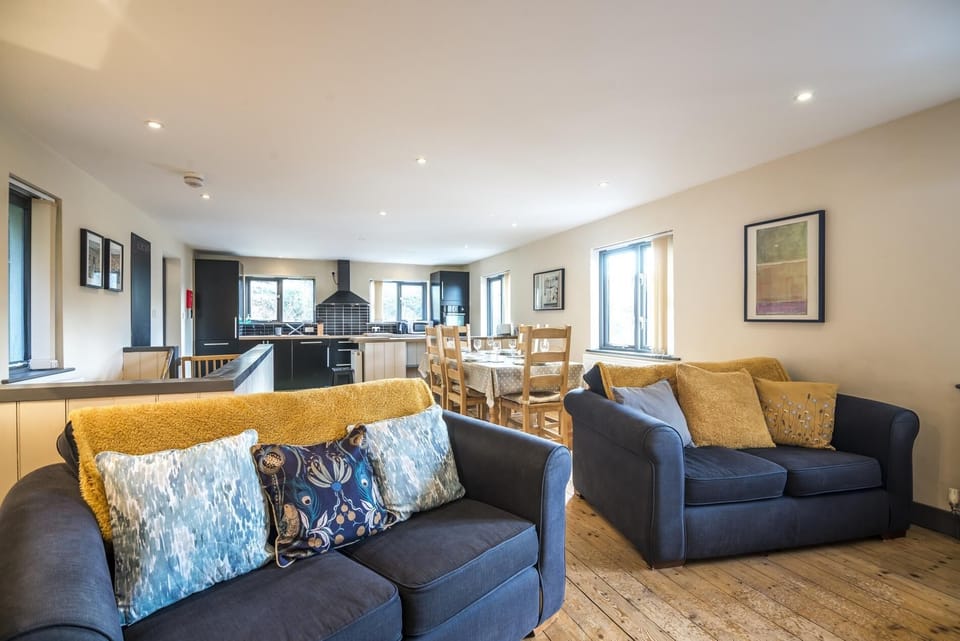 Rock Cottage - 3 Bedroom Holiday Home - Fishguard (1414)