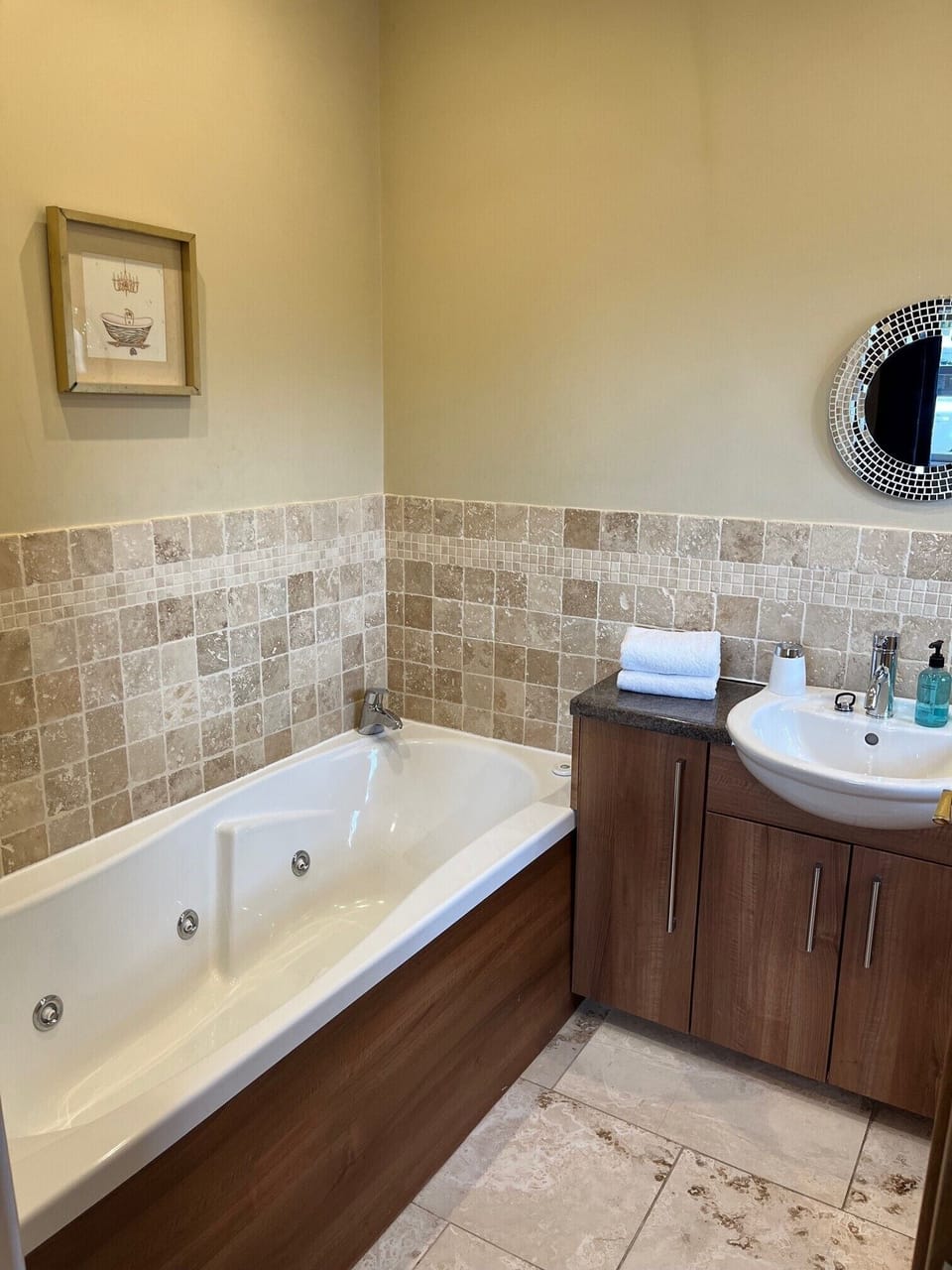 Suite, Ensuite (Falcons Nest)