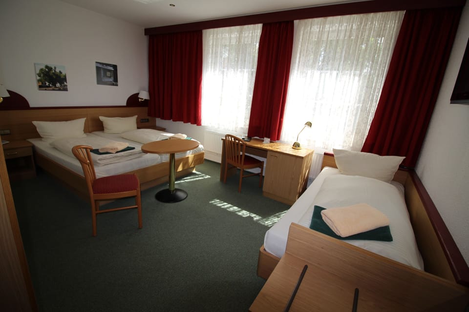 Triple Room | Individually furnished, free cribs/infant beds, free WiFi