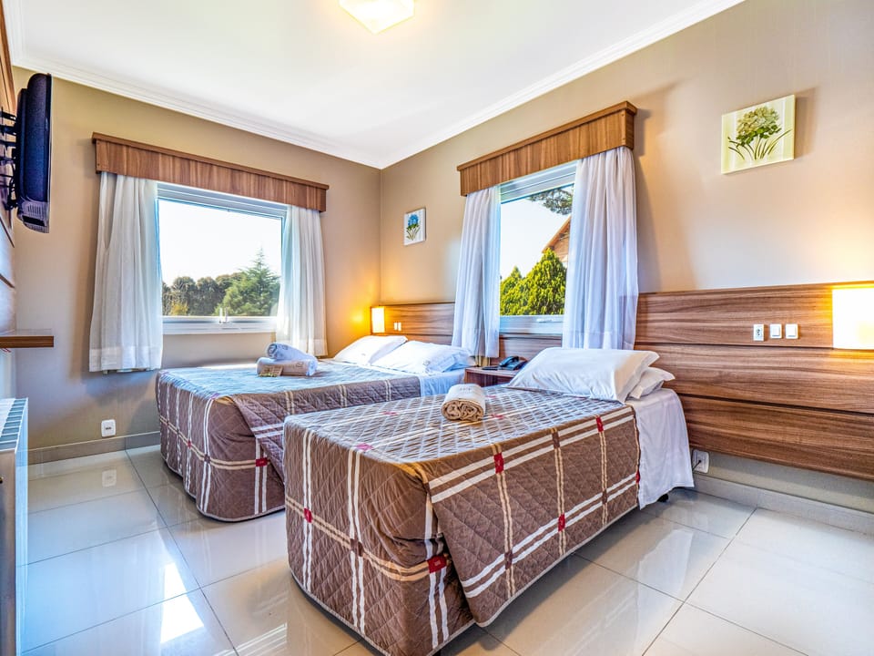 Triple Room | Minibar, in-room safe, desk, blackout drapes