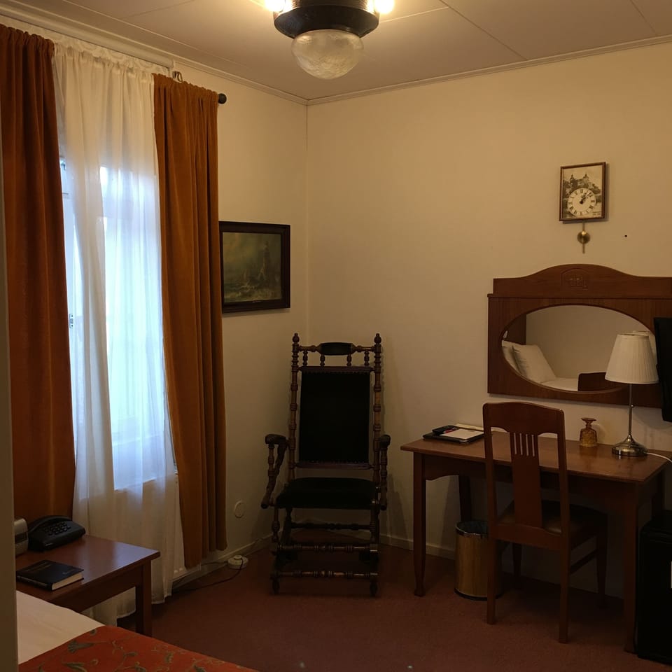 Standard Single Room, 1 Twin Bed, Non Smoking | Individually decorated, individually furnished, desk, blackout drapes