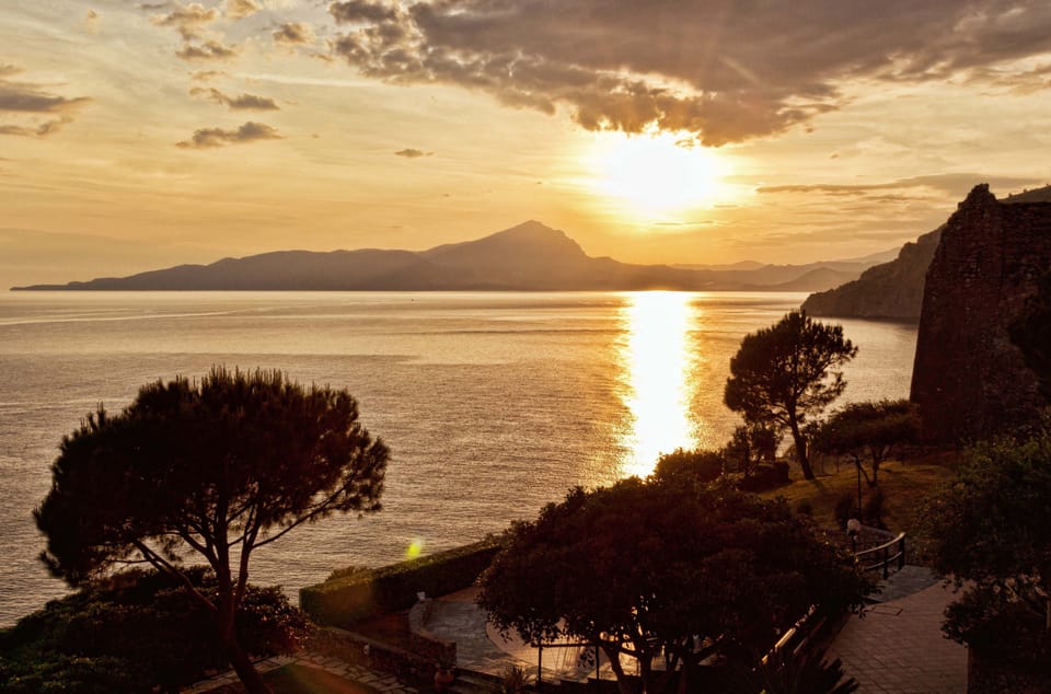 Private beach nearby, beach shuttle, sun loungers, beach umbrellas
