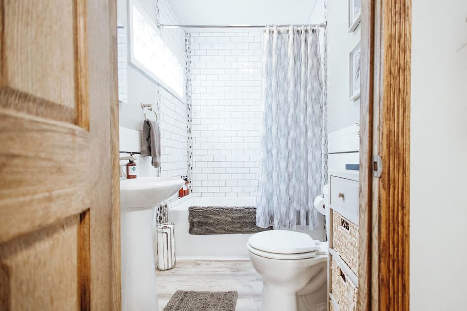 Main Floor, full bathroom