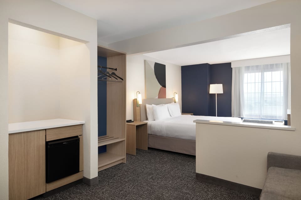 Room, 1 King Bed | Free WiFi, bed sheets