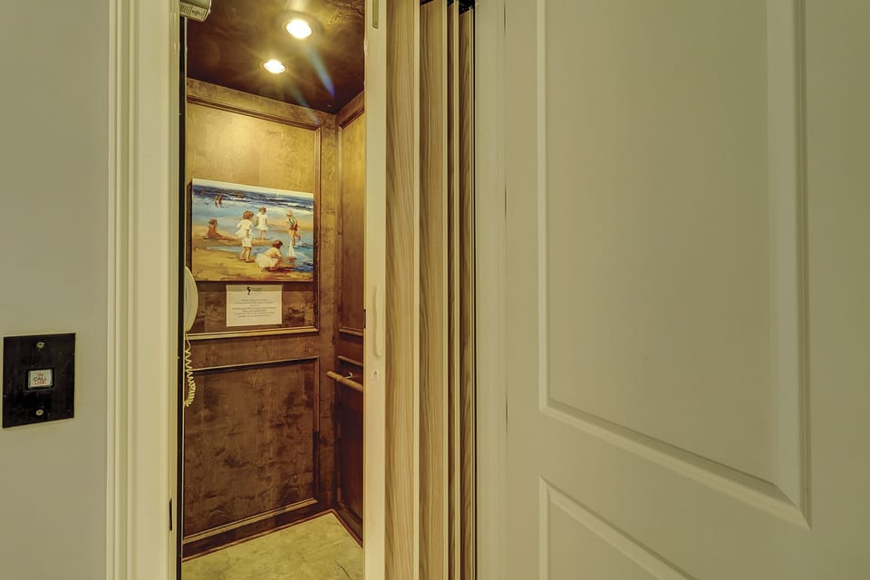 28 Corine Lane | Elevator - 28 Corine Lane | Elevator