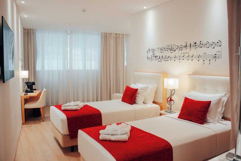 Superior Twin Room | Minibar, in-room safe, desk, blackout drapes